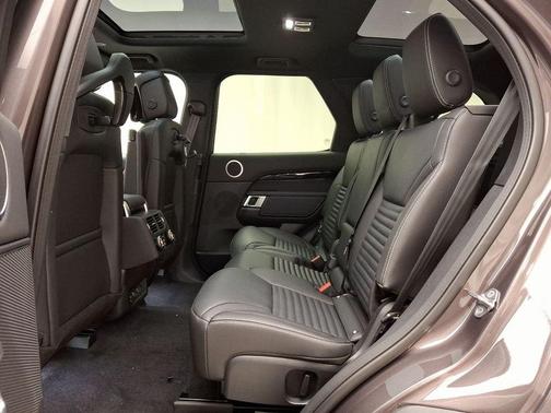 2025 Land Rover Discovery P300 S