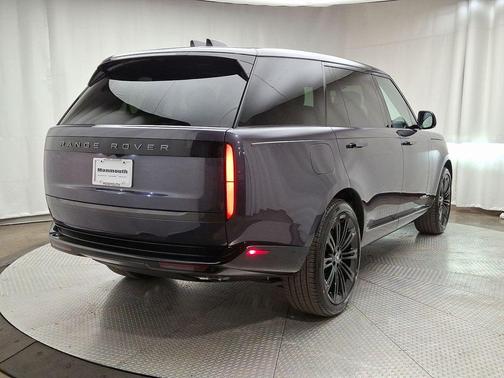 2025 Land Rover Range Rover P530 SE 7 Seat