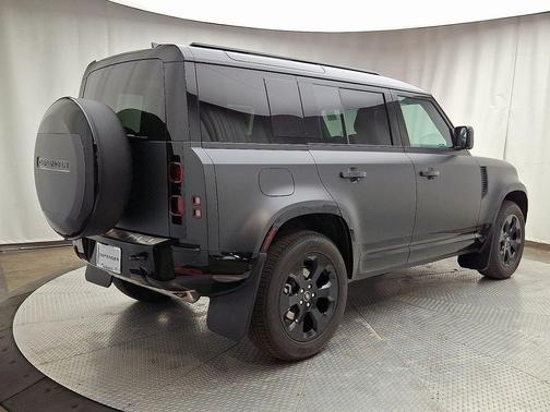 2025 Land Rover Defender P400 X-Dynamic SE
