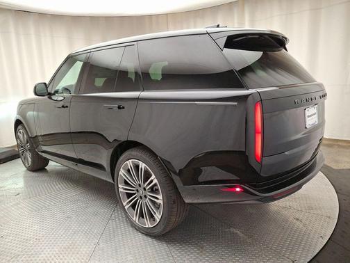 2025 Land Rover Range Rover P530 SE