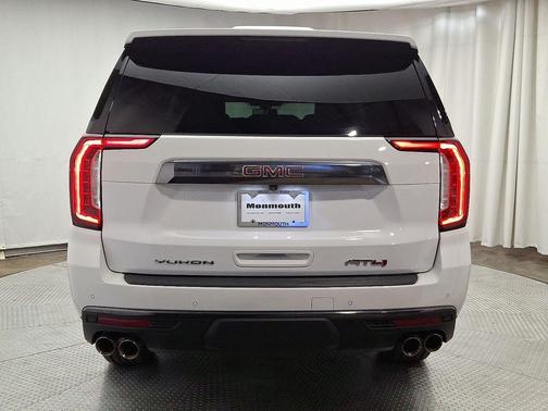 2022 GMC Yukon XL AT4