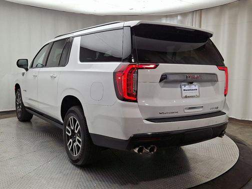 2022 GMC Yukon XL AT4