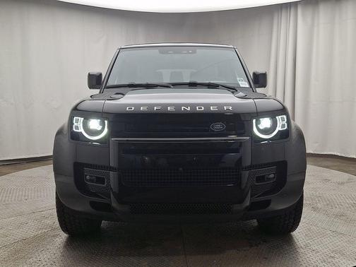 2023 Land Rover Defender SE