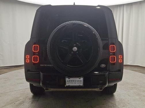 2023 Land Rover Defender SE