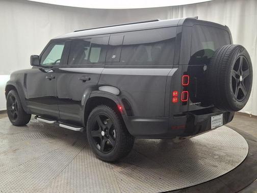 2023 Land Rover Defender SE