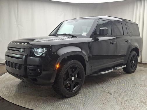 2023 Land Rover Defender SE