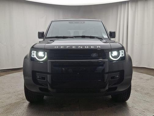 2023 Land Rover Defender SE