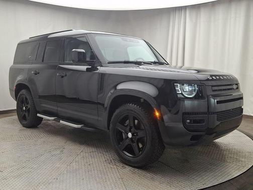 2023 Land Rover Defender SE