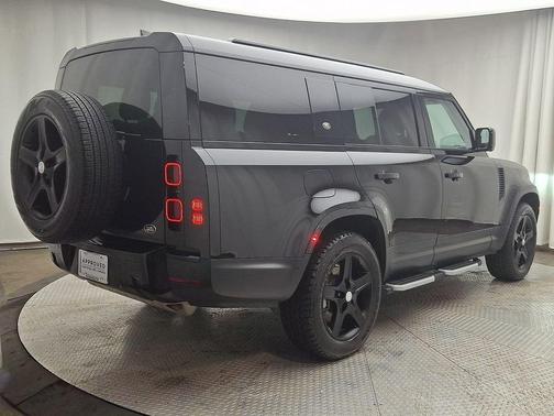 2023 Land Rover Defender SE