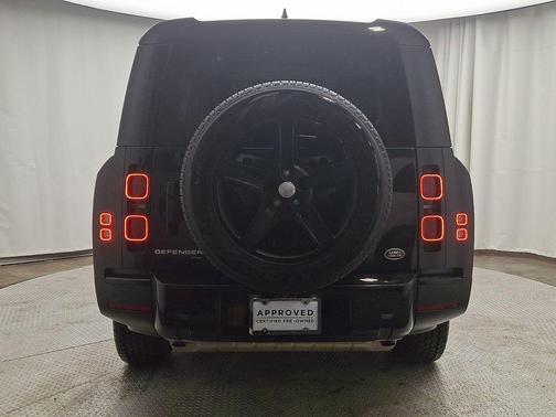 2023 Land Rover Defender SE