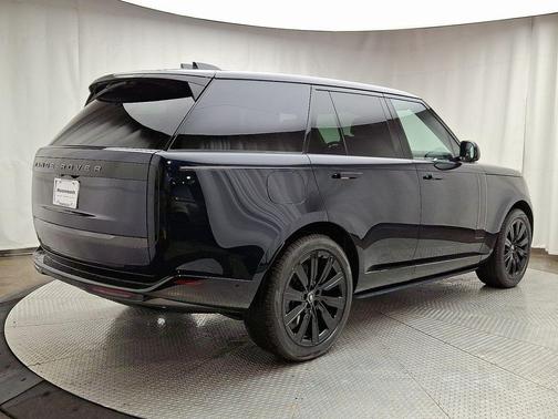 2025 Land Rover Range Rover P550e SE