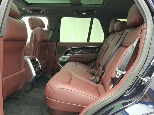 2025 Land Rover Range Rover P550e SE