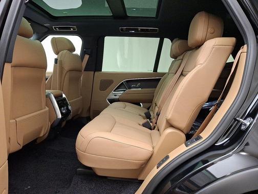 2025 Land Rover Range Rover P530 SE 7 Seat