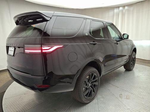 2025 Land Rover Discovery P300 Dynamic SE
