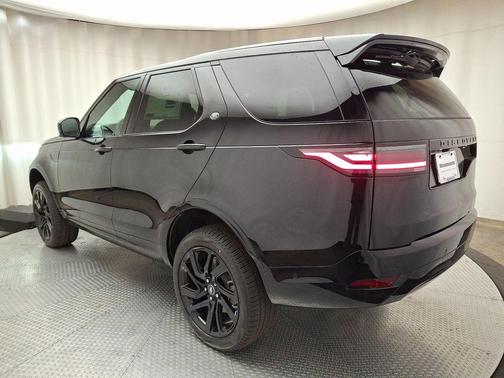 2025 Land Rover Discovery P300 Dynamic SE