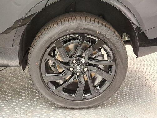 2025 Land Rover Discovery P300 Dynamic SE