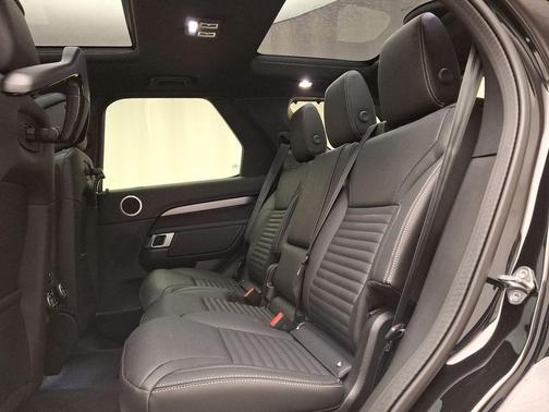 2025 Land Rover Discovery P300 Dynamic SE