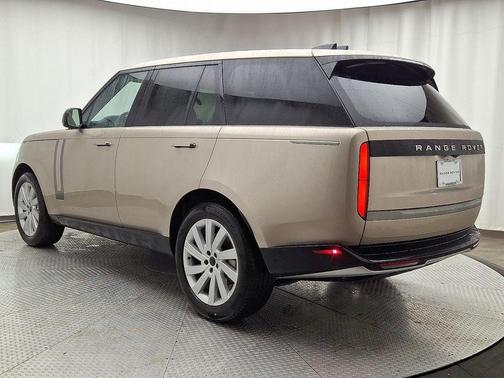 2026 Land Rover Range Rover SE