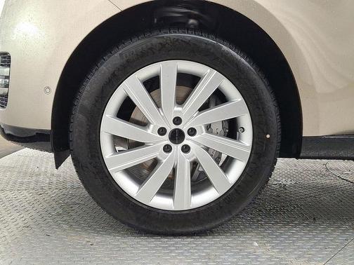 2026 Land Rover Range Rover P400 SE