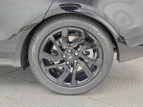 2024 Land Rover Discovery P360 Dynamic SE