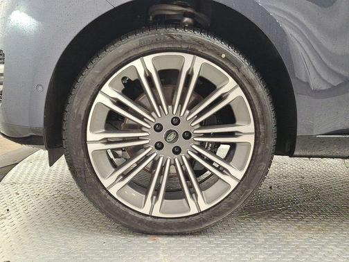 2025 Land Rover Range Rover P400 SE 7 Seat