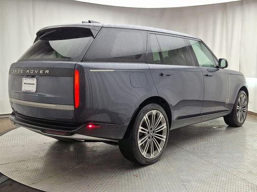 2025 Land Rover Range Rover P400 SE 7 Seat