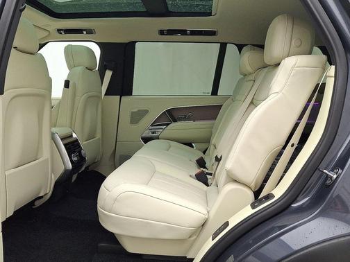 2025 Land Rover Range Rover P400 SE 7 Seat