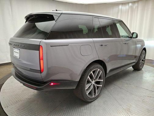2025 Land Rover Range Rover P530 SE