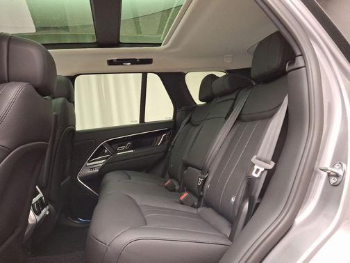 2025 Land Rover Range Rover P530 SE