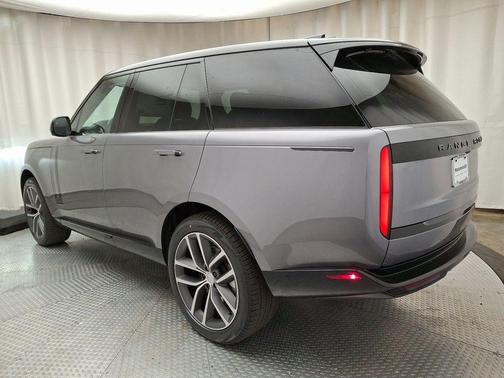 2025 Land Rover Range Rover P530 SE