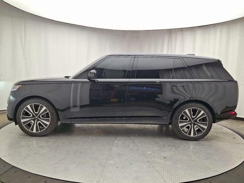2025 Land Rover Range Rover P530 SE 7 Seat