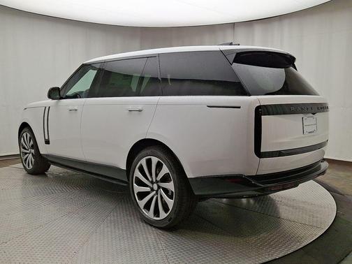 2025 Land Rover Range Rover P400 SE 7 Seat