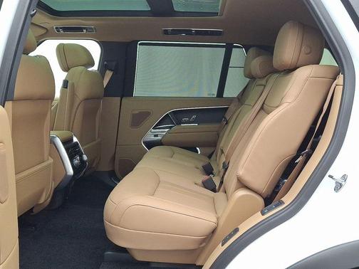 2025 Land Rover Range Rover P400 SE 7 Seat