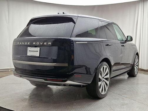 2025 Land Rover Range Rover P530 SE