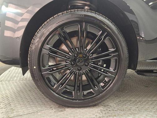 2026 Land Rover Range Rover P530 SE 7 Seat