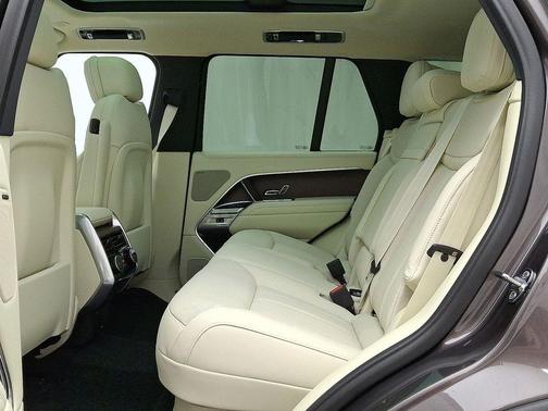 2025 Land Rover Range Rover P550e SE