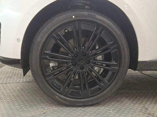 2026 Land Rover Range Rover P400 SE 7 Seat