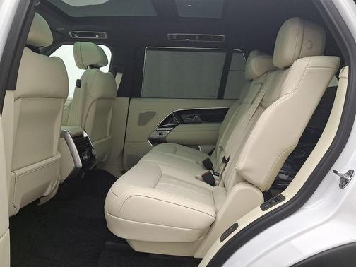 2026 Land Rover Range Rover P400 SE 7 Seat