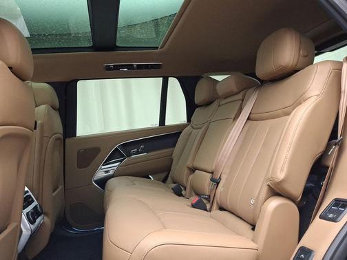 2025 Land Rover Range Rover P530 SE 7 Seat