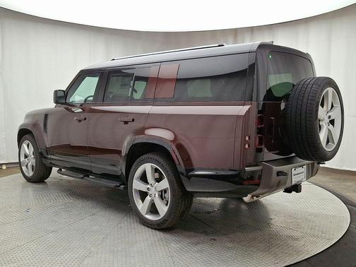 2025 Land Rover Defender P400 X-Dynamic SE