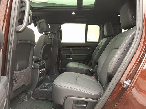 2025 Land Rover Defender P400 X-Dynamic SE