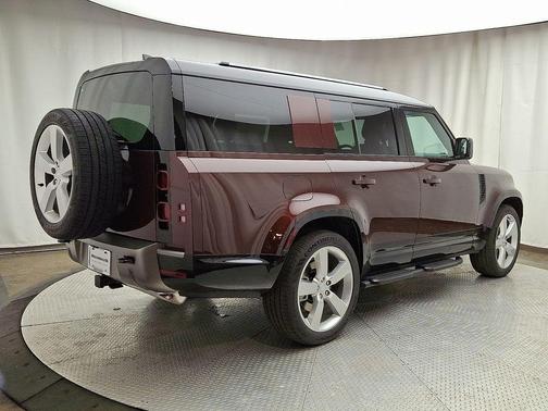 2025 Land Rover Defender P400 X-Dynamic SE