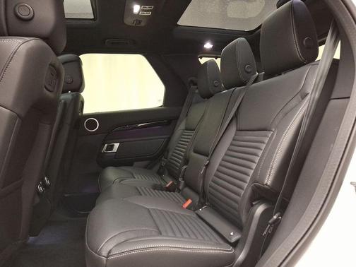 2025 Land Rover Discovery P300 S