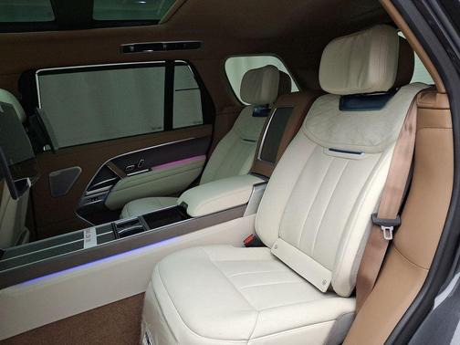 2025 Land Rover Range Rover P615 SV