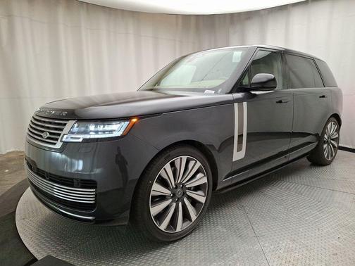 2025 Land Rover Range Rover P615 SV