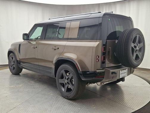 2025 Land Rover Defender P400 X-Dynamic SE