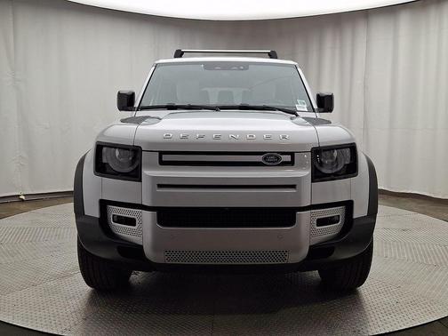 Yulong White 2023 Land Rover Defender SE