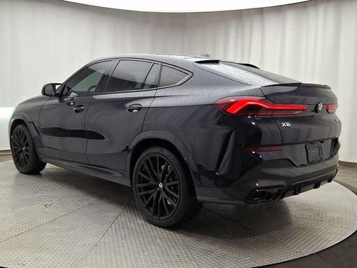 Carbon Black Metallic 2025 BMW X6 M60i