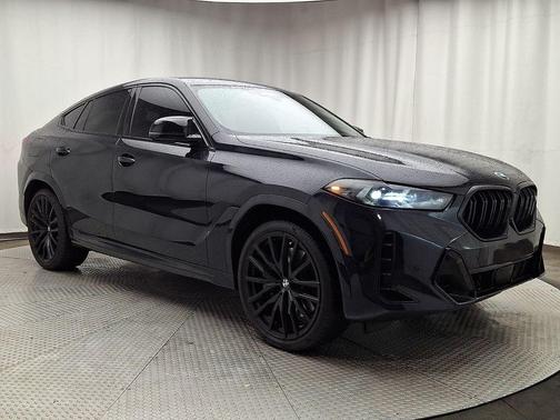 Carbon Black Metallic 2025 BMW X6 M60i