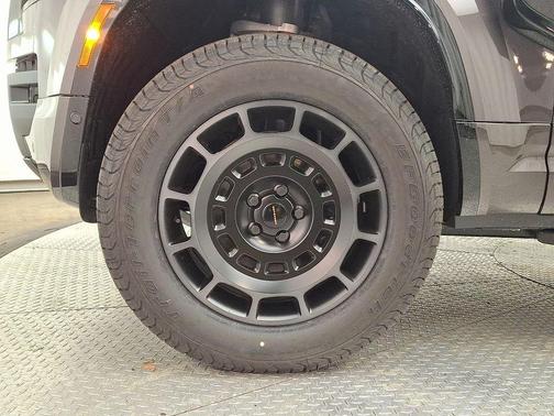 2026 Land Rover Defender V8